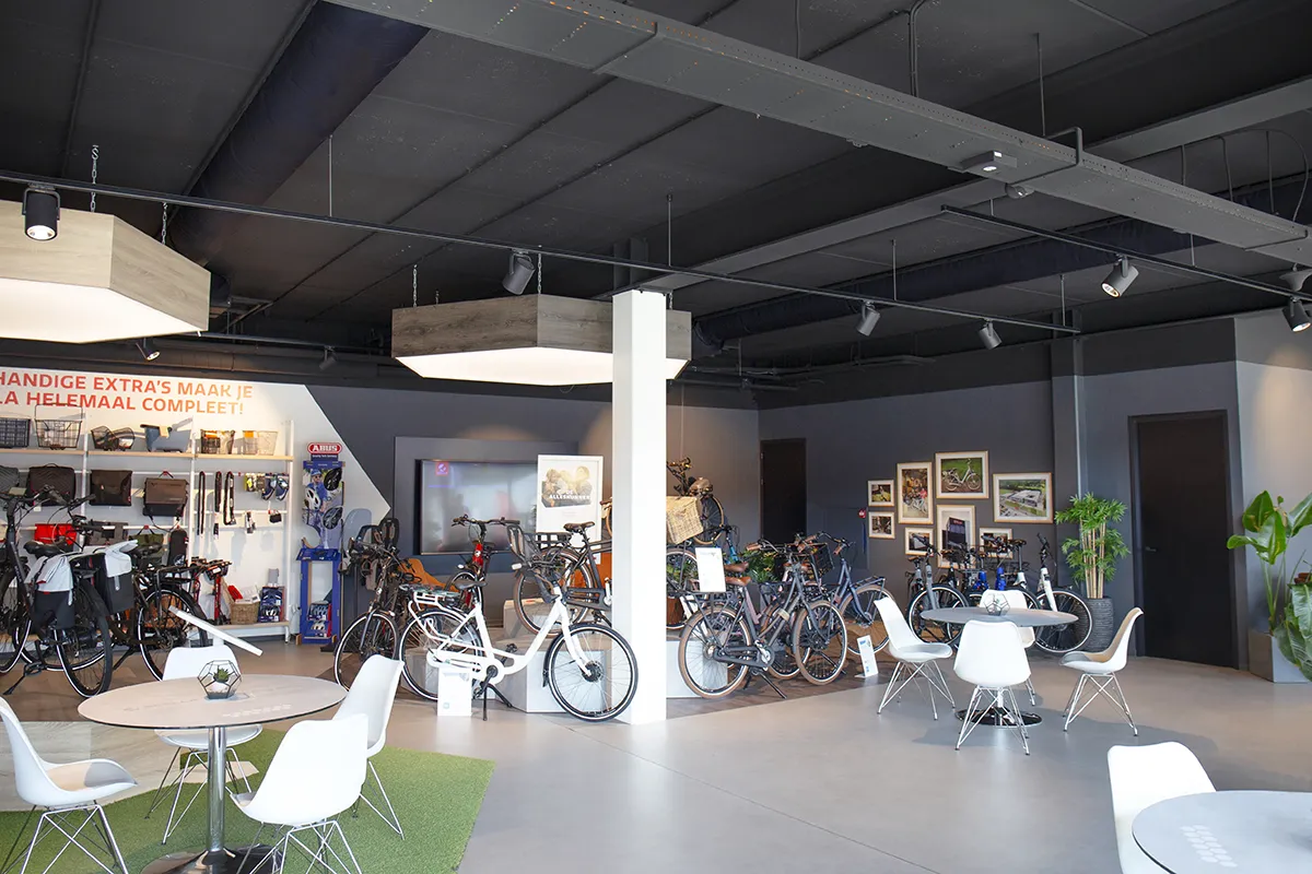 Luchtverdeling met Airsocks in showroom, kantoor en werkruimtes bij Stella Fietsen