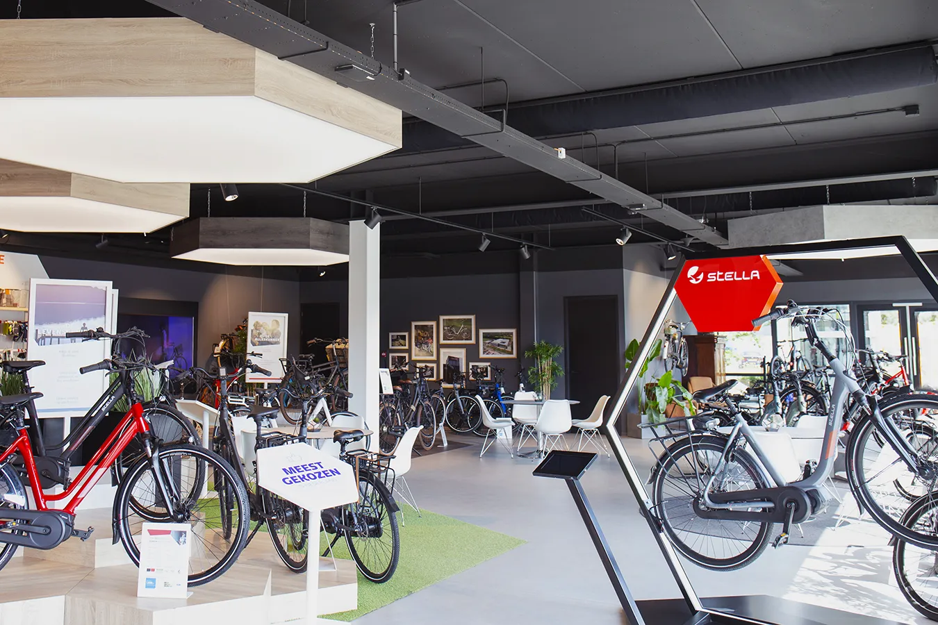 Luchtverdeelslangen geïntegreerd in het interieur van een bedrijfsgebouw